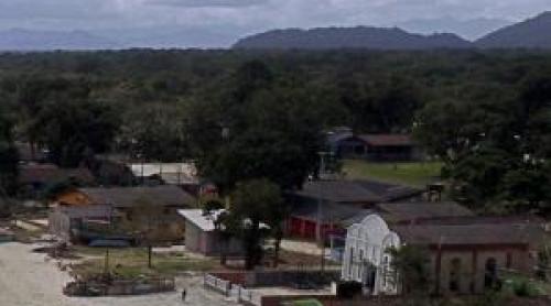 Satul cu 2.000 de locuitori în care nu există maşini. Se ajunge doar cu barca