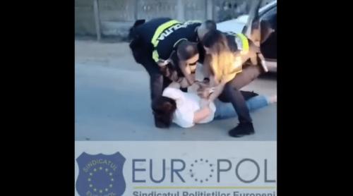 Scenă incredibilă în trafic: încătușată pentru că a refuzat să se legitimeze. Explicațiile Europol