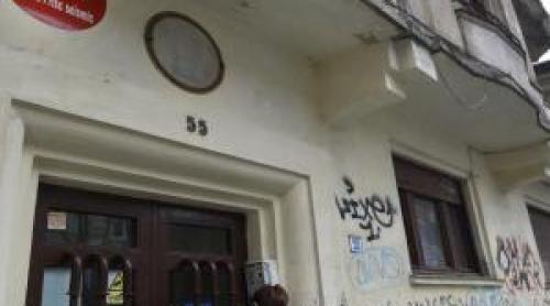 Sute de apartamente cu bulină roșie sunt închiriate turiştilor, deşi legea interzice. Proprietarii, somaţi