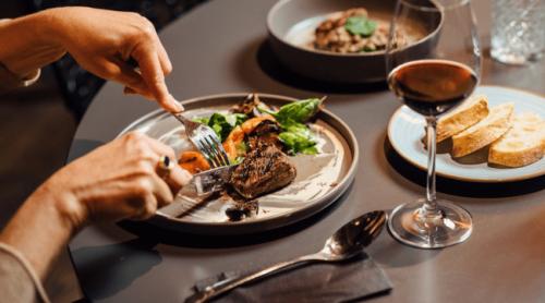 UE impune reducerea risipei alimentare cu 30% până în 2030. Cum poate ajuta inteligența artificială restaurantele și hotelurile