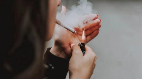 UE pregătește o strategie de interzicere a fumatului, care va lovi din plin consumatorii de tutun și de țigări electronice