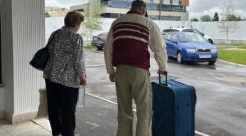 Un pensionar din SUA străbate mii de kilometri ca să vină an de an într un oraș din România