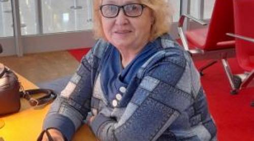 Viorica a scris ani întregi pe ascuns și a fost forţată să și mănânce foile. Azi, românca este poetă în Franța