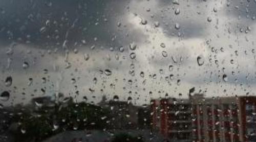 Vremea se schimbă radical în România. Sunt anunţate vijelii și grindină, iar temperaturile scad cu peste 10°C