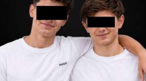 Adolescenții morți în accidentul din Suceava, omagiați în prima zi de școală. Ce gest au făcut colegii în memoria lor