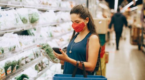 Alimentele s au scumpit cu 53% în România, dar salariul minim brut cumpără cu peste 20% mai multă hrană