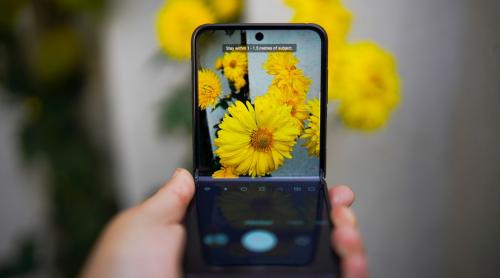 Apple ar putea livra peste șase milioane de iPhone Duo în 2026, estimează Omdia