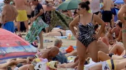 Cât costă o bere pe litoral, faţă de luna august. Preţul unui sejur a scăzut cu 30%