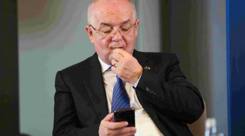 Ce e mic, stă într un picior și costă 700 euro? Coșul de gunoi de la Cluj. Primăria lui Boc nu cunoaște criza