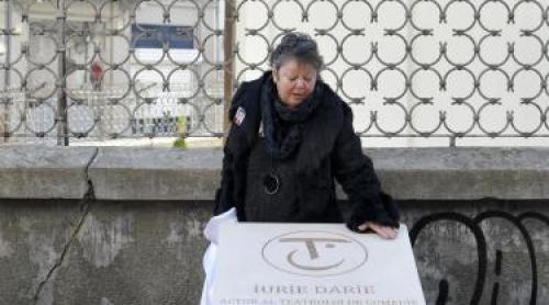 Cine este bărbatul care a plâns neîncetat la înmormântarea Ancăi Pandrea. I a fost alături până în ultimele clipe