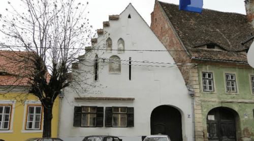 Cum arată casa din România veche de peste 600 de ani în care încă se locuiește