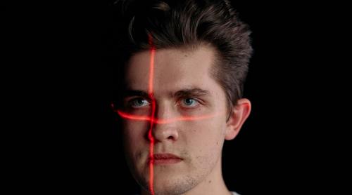 Deepfake urile pot păcăli verificarea video la deschiderea contului. Biometria singură nu oprește frauda