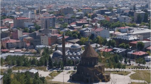 Doi vloggeri români au descoperit o Turcie pe care puțini turiști o cunosc. Ce au pățit aceștia la cazare