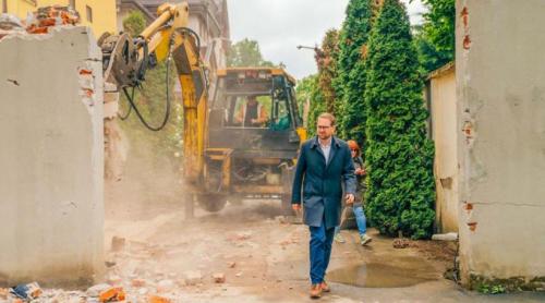 Fritz, demolatorul: 12 milioane date pe buldozere, într un an