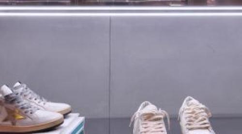 Isterie pe piața de lux din București. Brandul care vinde sneakerşi "murdari" la 700 de euro ajunge şi la noi