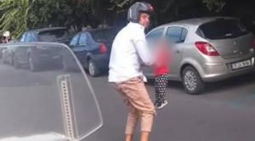 Mama care şi a pierdut copilul de un an pe bulevard s a ales cu dosar penal. Ce le a declarat poliţiştilor