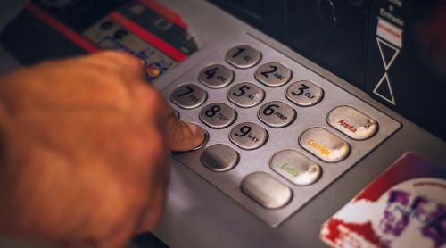 Mutarea contului la altă bancă este gratuită. Ce costuri pot dispărea