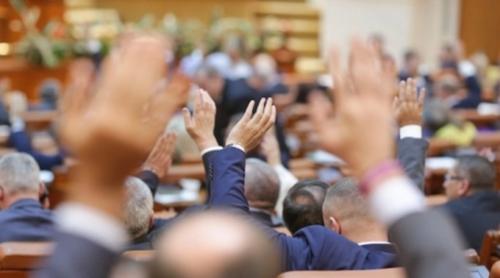 Ofensivă declanșată în Parlament: Creșterea pensiilor, excepții de la CAS/CASS, anularea dobânzilor și penalităților și burse tehnologice, printre măsurile propuse de parlamentari