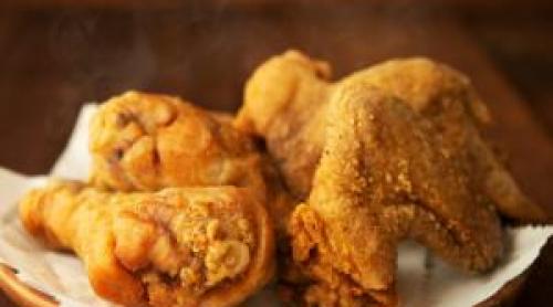 Pui prăjit gratuit pe viață de la un fast food celebru. Condiția bizară pe care trebuie să o îndeplinești