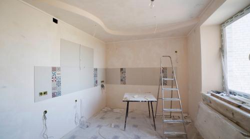 Renovarea unui apartament cu două camere costă până la 3.500 RON/mp. Ce schimbă TVA ul și manopera