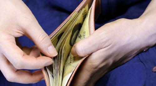 Românii strâng cureaua și își dezvăluie trucurile prin care cheltuie mai puțin