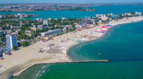 Stațiunea de pe litoral unde șezlongul este 25 de lei. Vacanța de vară s a prelungit pentru unii turiști