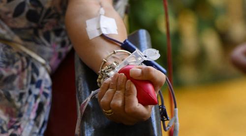 Titlurile pentru donatorii de sânge au atras 2,8 miliarde de lei, cu dobânzi care pot depăși 7%