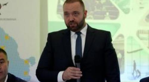 Top 3 bugetari cu salarii de zeci de mii de euro, şefi la companii cu pierderi de miliarde