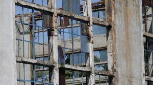 Trendul periculos care îi împinge pe tineri în clădiri abandonate pentru like uri pe TikTok. Avertismentul MAI