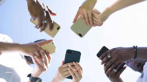UE schimbă regulile pentru telefoane și laptopuri: producătorii, obligați să regândească designul