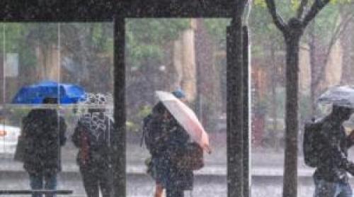Ultimele ore cu temperaturi de vară: România trece de la 30, la 13 14 °C. Primii fulgi, la munte