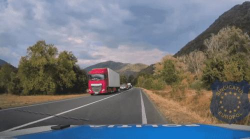 Urmărire ca în filme pe DN6. Șofer fugar, imobilizat de polițiști cu focuri de armă și „spike”