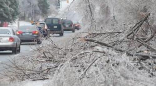Val de aer polar peste România. Temperaturile scad cu până la 10 grade și vin primele ninsori