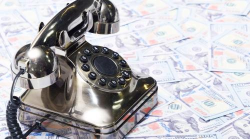 Victime convinse să ia credite și să transfere bani către escroci. Ce semnale indică o fraudă bancară