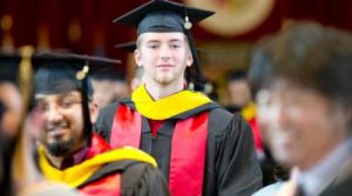 A făcut 4 ani de facultate şi a terminat cu 10, dar nu l angajează nimeni. Ce abilităţi caută acum companiile