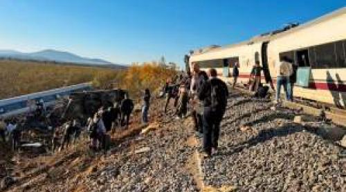 Accident feroviar grav în Spania. Două trenuri de mare viteză s au ciocnit. Zeci de persoane sunt rănite