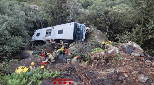 Accident grav lângă Barcelona: Un autocar cu peste 100 de pasageri a căzut într o prăpastie. Zeci de răniți, transportați la spital