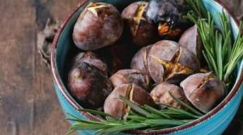 Ai cumpărat castane și nu știi cum să le prepari? Greșeala pe care trebuie să o eviți înainte să le bagi la cuptor