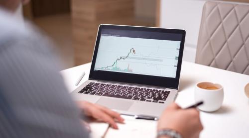 Câștigurile bursiere din 2026 se taxează cu 3%, 6% sau 16%. Cum contează durata deținerii și brokerul
