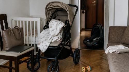 Ce sprijin primesc familiile în 2026 și când revenirea la muncă aduce un stimulent lunar de 1.500 de lei