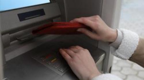 Cel mai folosit cod PIN pentru cardurile bancare. Experţii recomandă schimbarea lui imediată