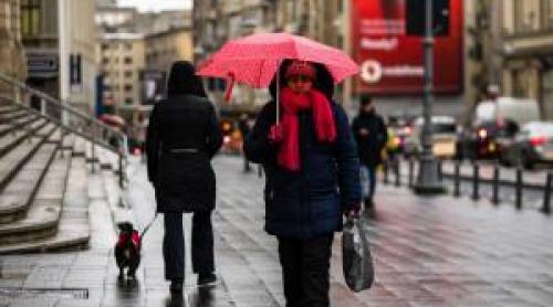 Cod portocaliu de ploi abundente şi vânt în două judeţe. Vin şi ninsorile, cu strat de zăpadă de până la 30 cm