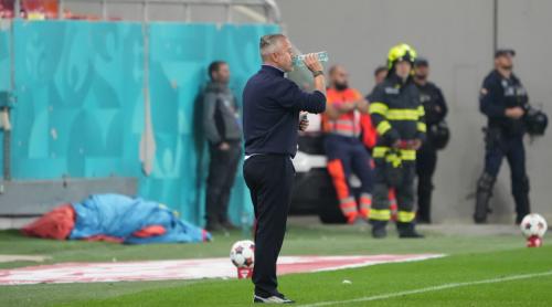 Cum a trăit Laurențiu Reghecampf revenirea pe banca FCSB! A băut patru sticle de apă într o repriză și a rezistat doar 40 de secunde pe bancă