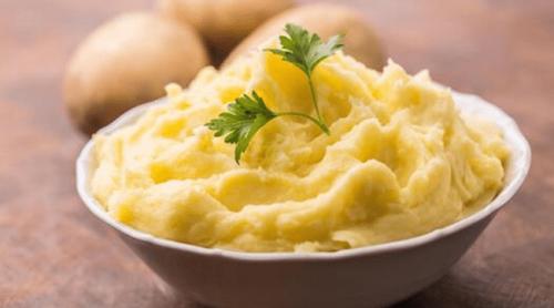 Cum faci cel mai cremos piure de cartofi. Ingredientul secret pe care să l adaugi alături de unt și lapte