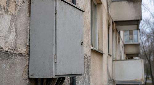 Cum se compară ofertele de electricitate cu preț fix, de la energia activă la factura care include TVA de 21%