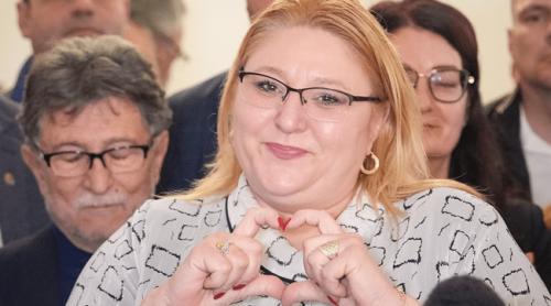 Diana Șoșoacă, imagini rare alături de fiica sa! Thais a împlinit 14 ani și a atras toate privirile