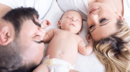 „Eu aduc banii, tu ai grijă de casă”. Când familia tradițională devine o capcană pentru unul dintre parteneri