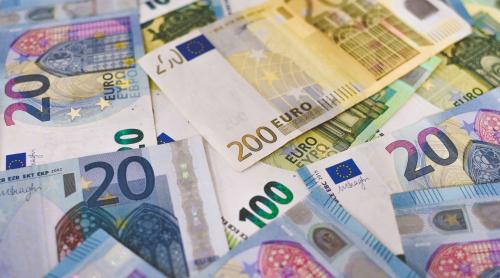 Euro urcă la 5,3527 lei și depășește recordul cursului oficial din 2 octombrie