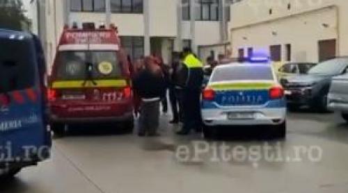 Filmul atacului cu maceta de la liceul din Pitești. Elevii ar fi avut un conflict mai vechi