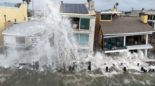 Furtuna tropicală Rachel a devastat sudul Californiei. Celebra promenadă din Long Beach a fost distrusă, iar locuințele, evacuate